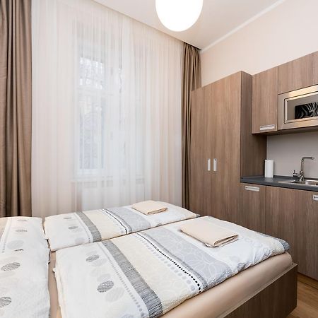 פראג Manesova Astra Apartment מראה חיצוני תמונה