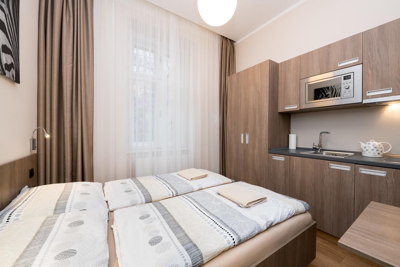 פראג Manesova Astra Apartment מראה חיצוני תמונה