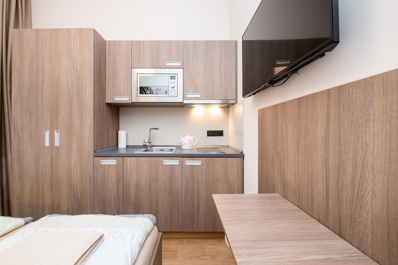 פראג Manesova Astra Apartment מראה חיצוני תמונה